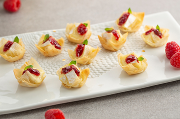 Mini tarts with Petit Camembert and raspberry jam