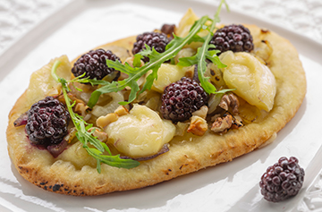 Blackberry and Brie au Bleu mini pizza