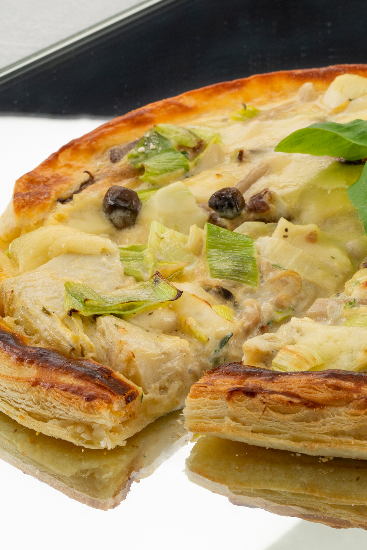 Montaver flamiche with mushrooms and artichokes 
