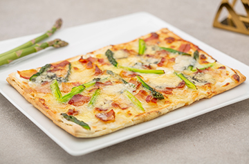 Quick Roquefort and asparagus pizza