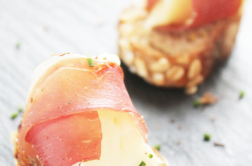 Camembert “Petits fagots” with cured ham