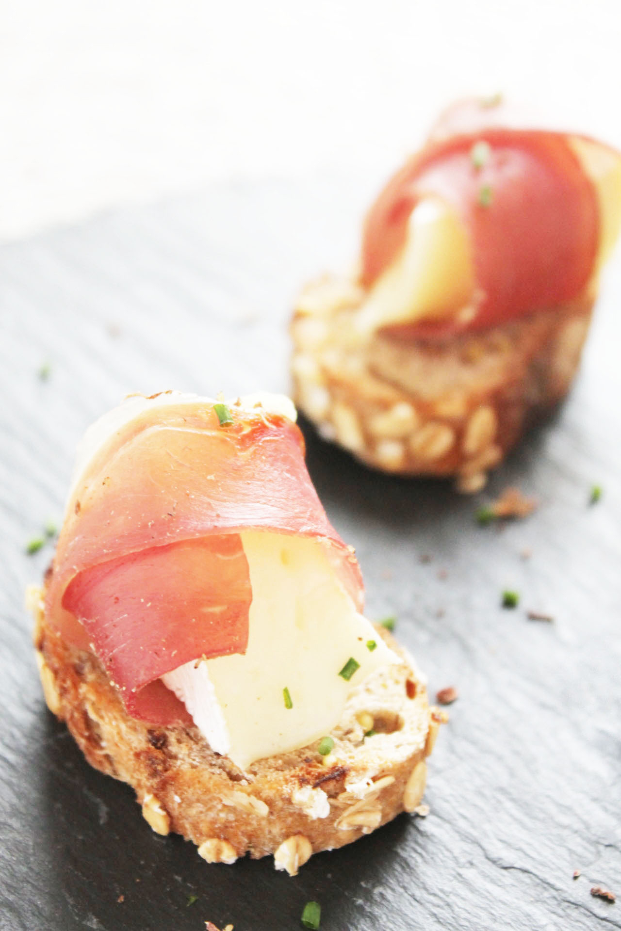 Camembert “Petits fagots” with cured ham