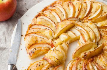 Apple tart with Camembert and cumin