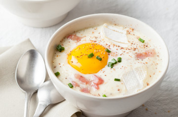 Baked eggs with Mini Brie