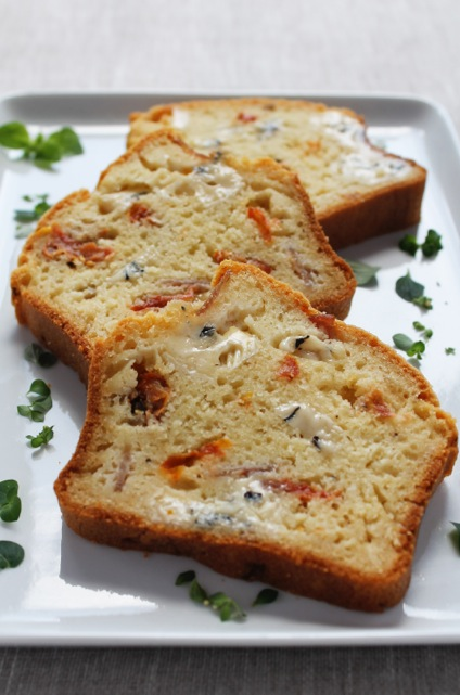 Brie au bleu cake with ham and sun-dried tomatoes Brie au bleu cake with ham and sun-dried tomatoes