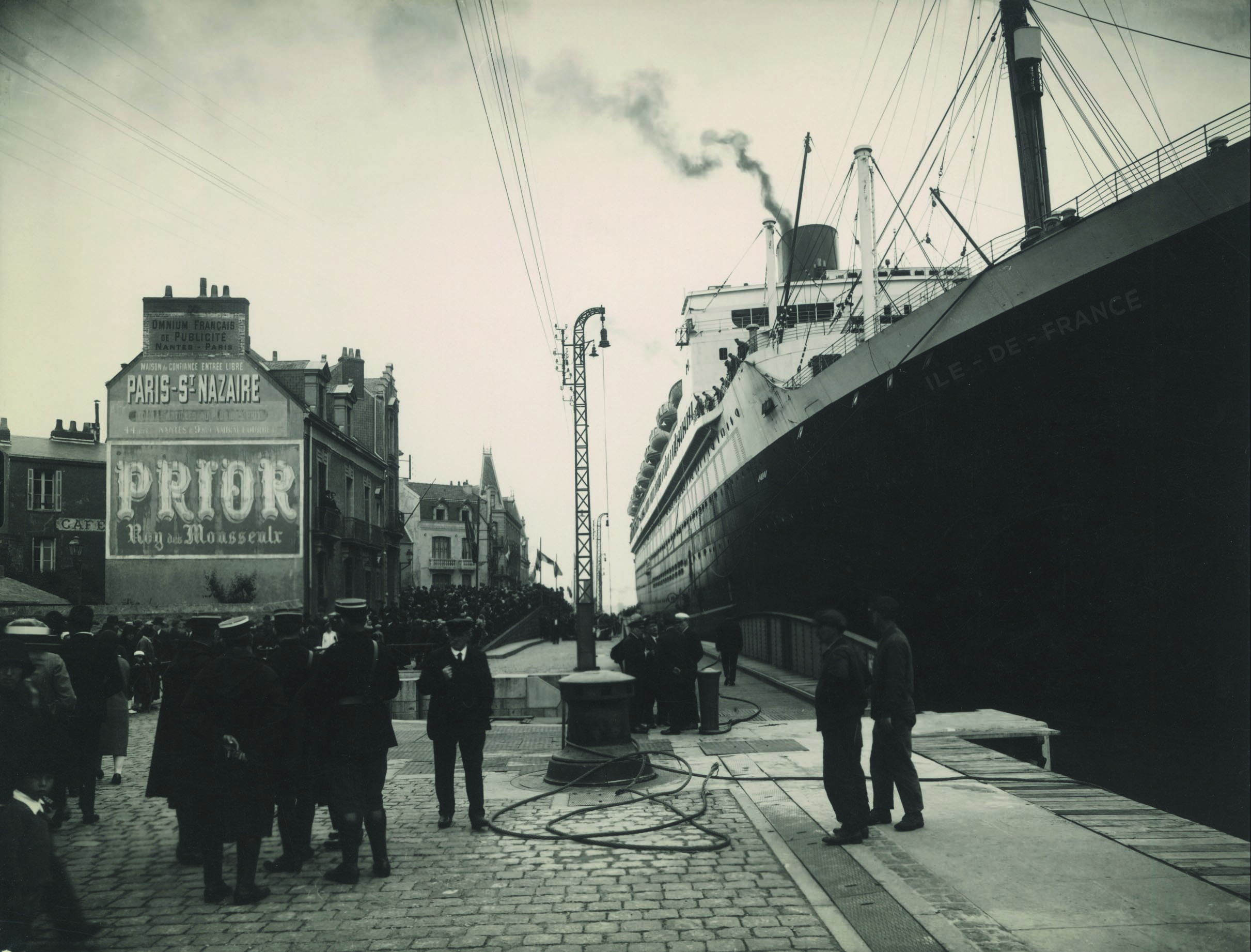 The Île-de-France boat in a port