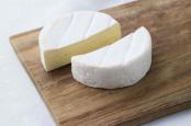 ILE DE FRANCE® Petit Brie on a plate