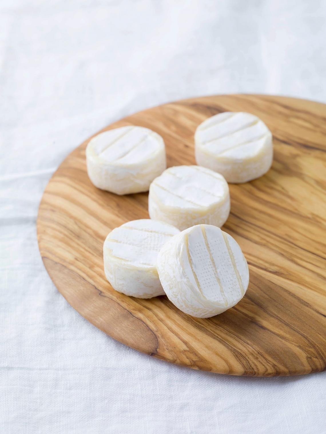 ILE DE FRANCE® Mini Brie on a plate