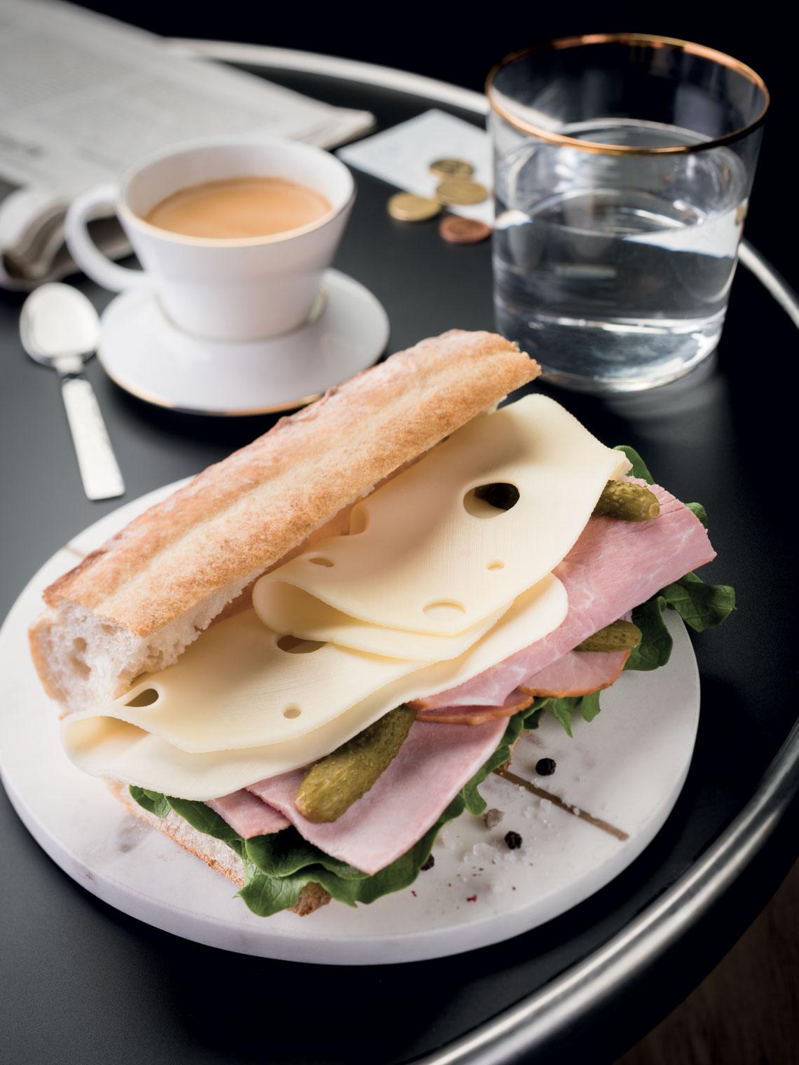 ILE DE FRANCE® Normantal in a sandwich