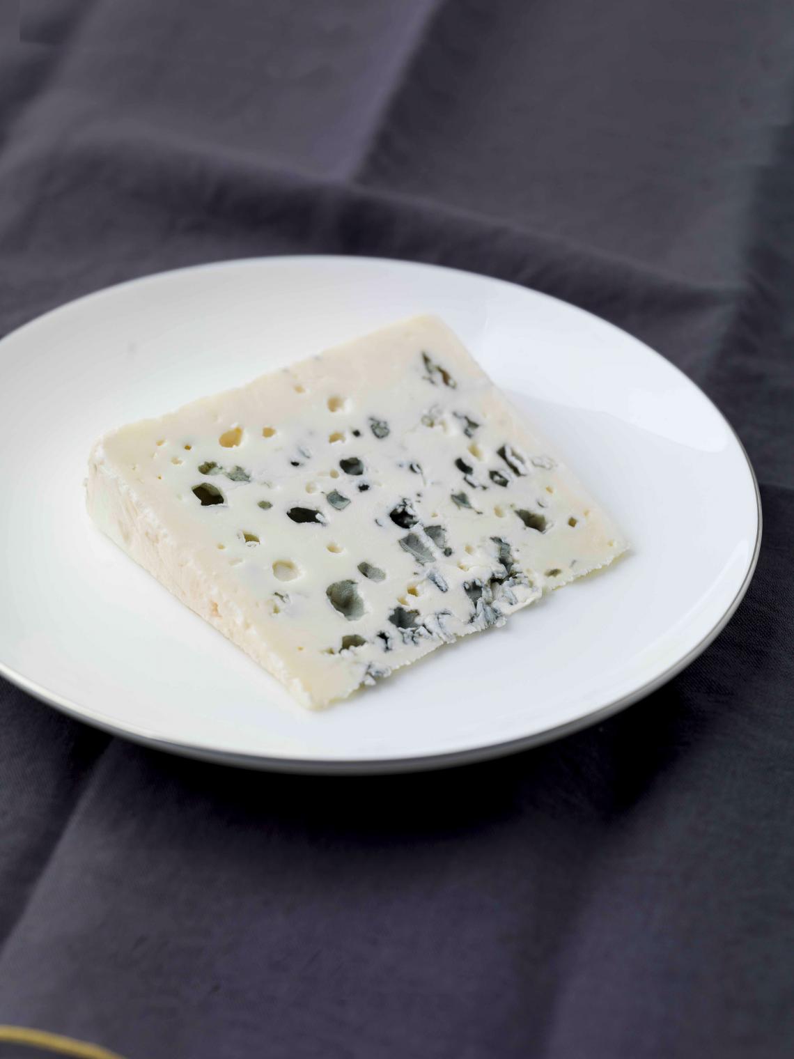 ILE DE FRANCE® Roquefort on a plate