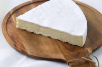  ILE DE FRANCE® Brie on a plate