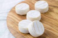 ILE DE FRANCE® Mini Brie on a plate